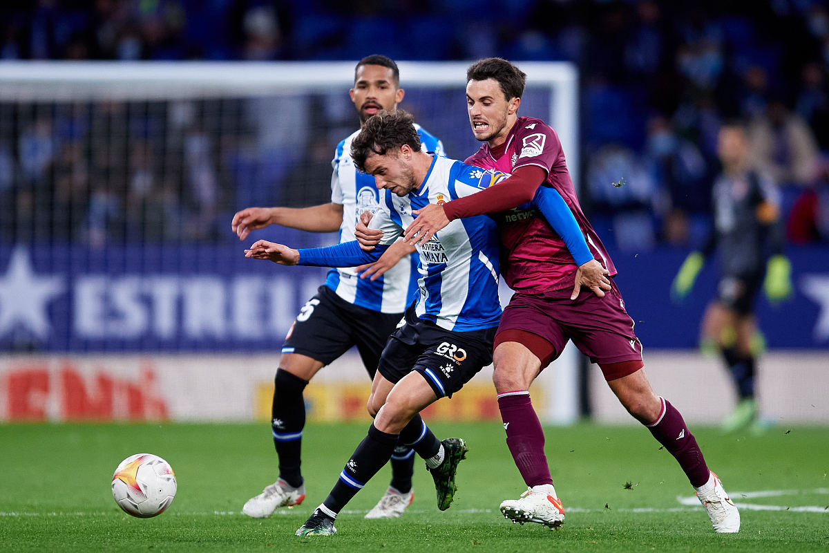 爱游戏下载-里程碑夜费耶诺德绝杀压哨；意大利杯冲刺阶段刷纪录；质疑声仍在；训练强度明显提升的简单介绍